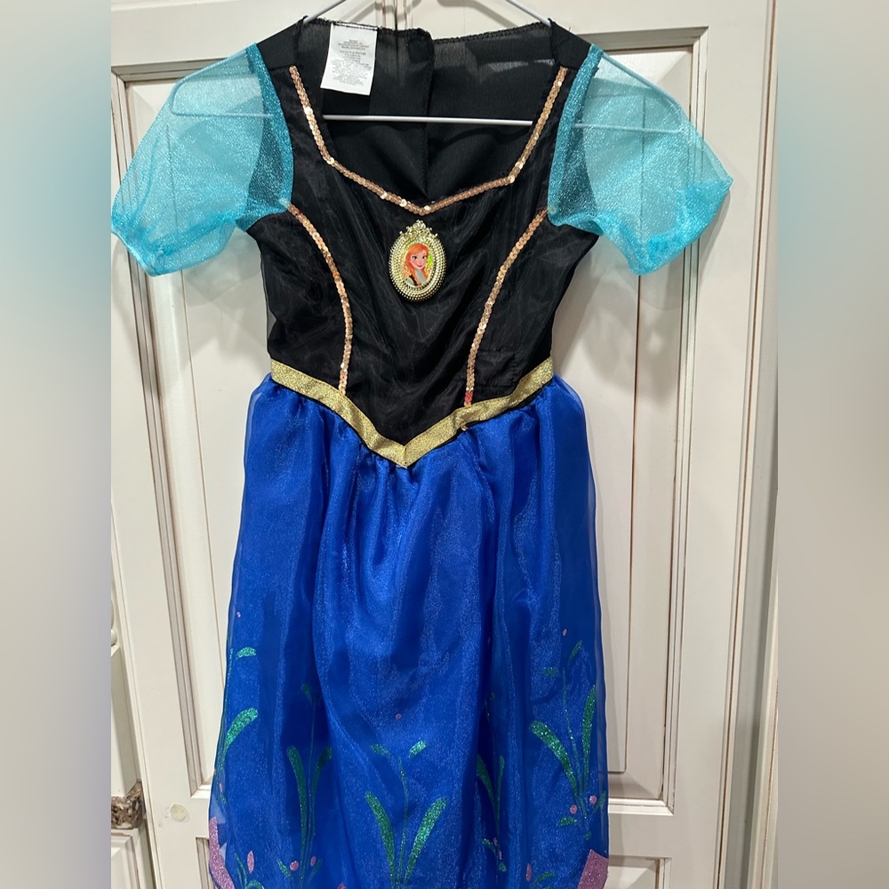 Girls musical Anna costume from Disney’s Frozen. Size 4/6. Good used condition.